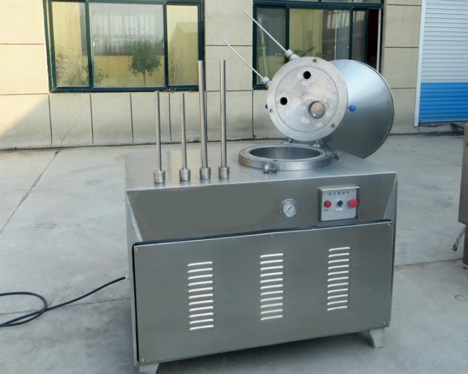 Salsicha comercial da galinha que faz a máquina de enchimento do material da salsicha da máquina