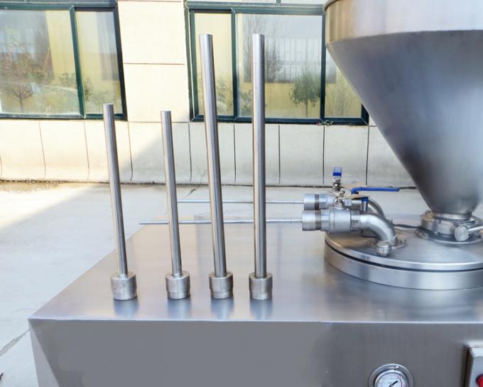 Salsicha comercial da galinha que faz a máquina de enchimento do material da salsicha da máquina