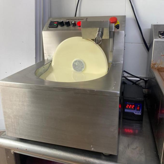 Feijão para barrar o chocolate da fatura de chocolate que processa a maquinaria para o uso da fábrica