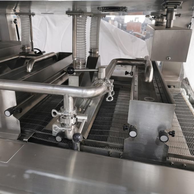 Linha automática completa chocolate do Enrober dos doces de chocolate que revista a máquina com túnel refrigerando