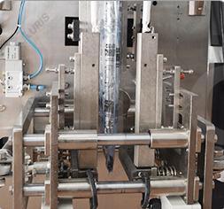 Grânulo automático que pesa os feijões da máquina de embalagem do chocolate que selam a máquina 3