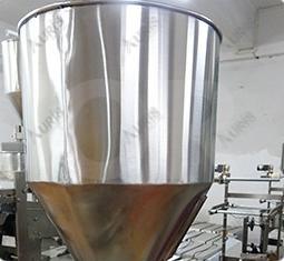 Grânulo automático que pesa os feijões da máquina de embalagem do chocolate que selam a máquina 5