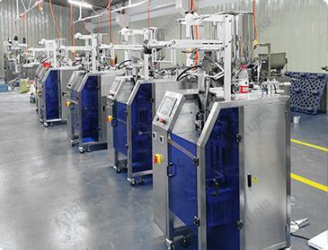 Grânulo automático que pesa os feijões da máquina de embalagem do chocolate que selam a máquina 7