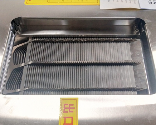 As máquinas de processamento dobro dos peixes do entalhe chanfram o uso do restaurante da máquina da faixa
