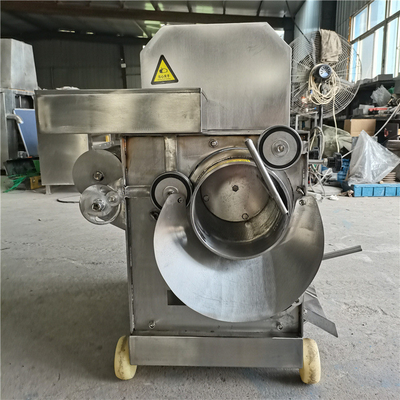 Máquina de corte de corte em cubos dos peixes de Surimi da máquina da carne do cubo do separador do osso