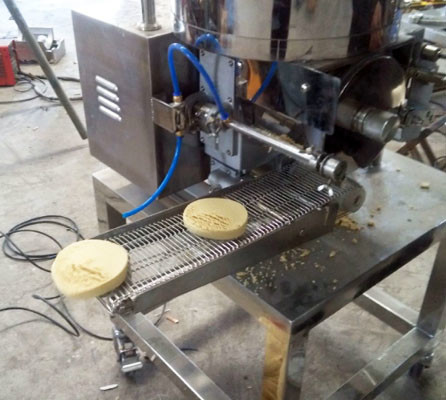 Hamburguer comercial pequeno de Patty Machine Chicken 2100PCS/H do hamburguer que faz a máquina
